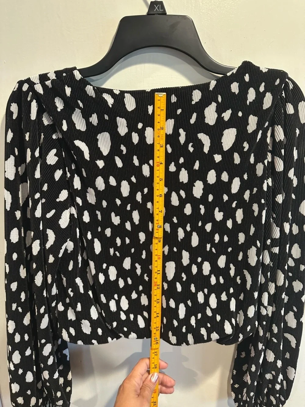 Astr Black and White Cropped V-Neck Long Sleeve Top